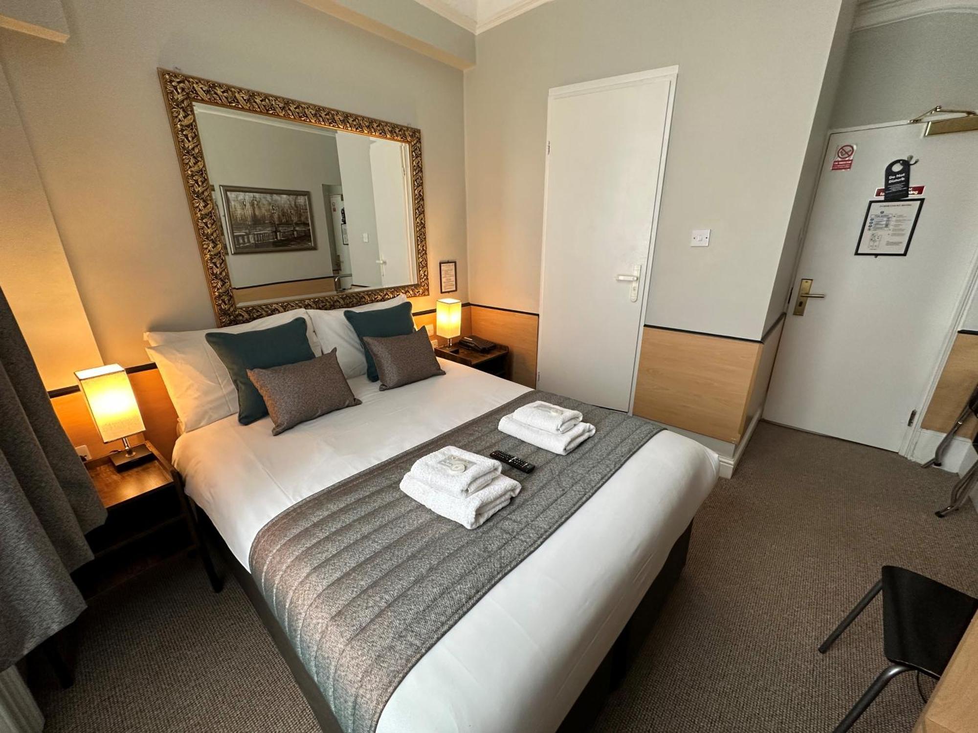 Tudor Court Hotel Лондон Екстер'єр фото