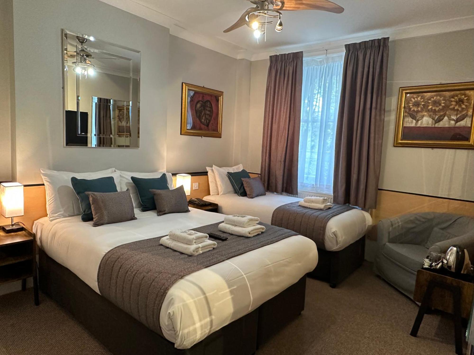 Tudor Court Hotel Лондон Екстер'єр фото