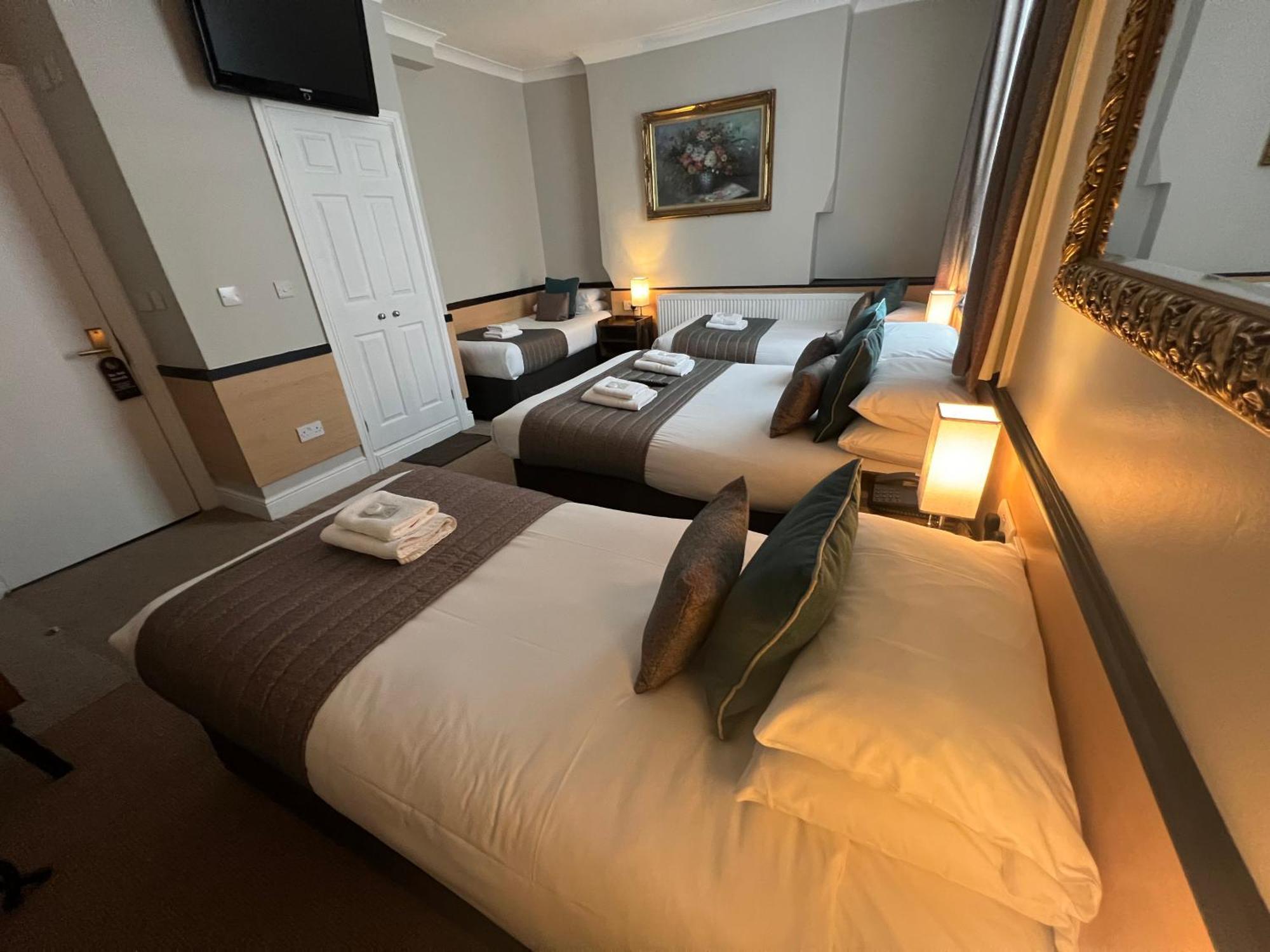 Tudor Court Hotel Лондон Екстер'єр фото