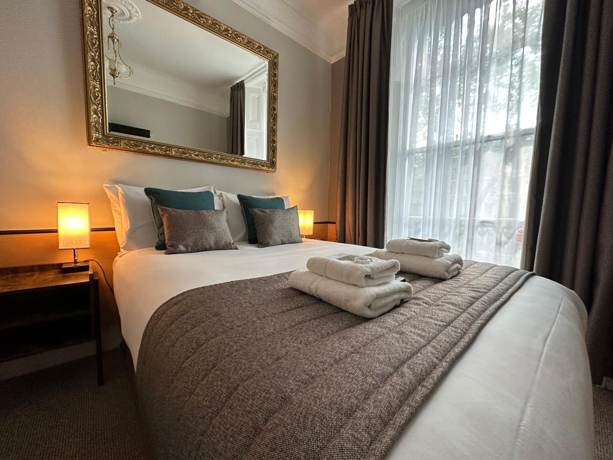 Tudor Court Hotel Лондон Екстер'єр фото