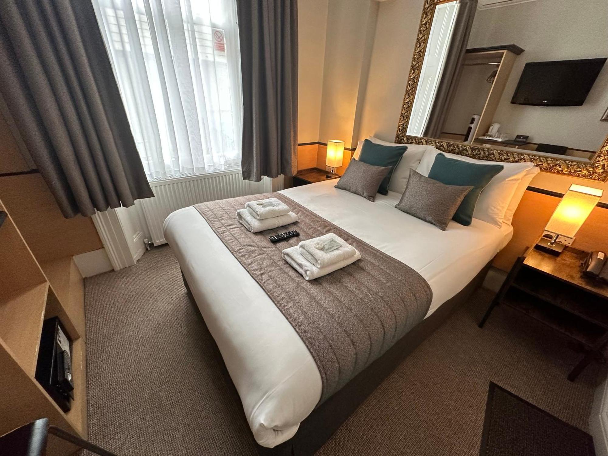 Tudor Court Hotel Лондон Екстер'єр фото