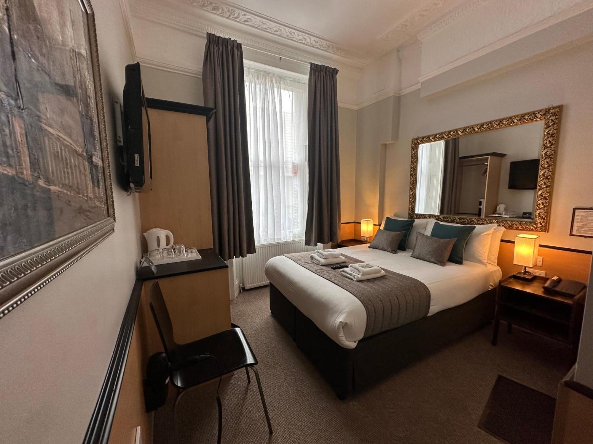 Tudor Court Hotel Лондон Екстер'єр фото