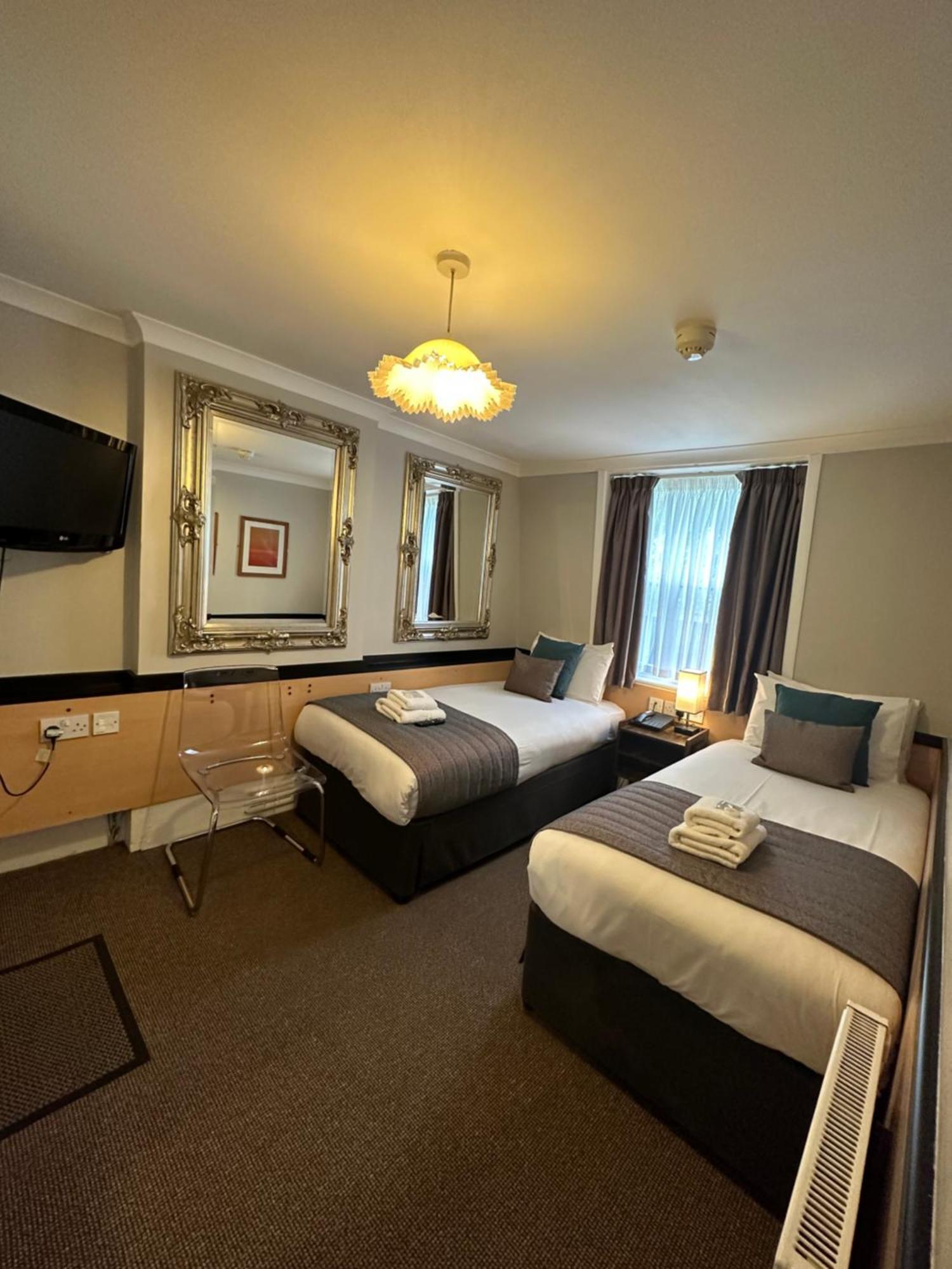 Tudor Court Hotel Лондон Екстер'єр фото