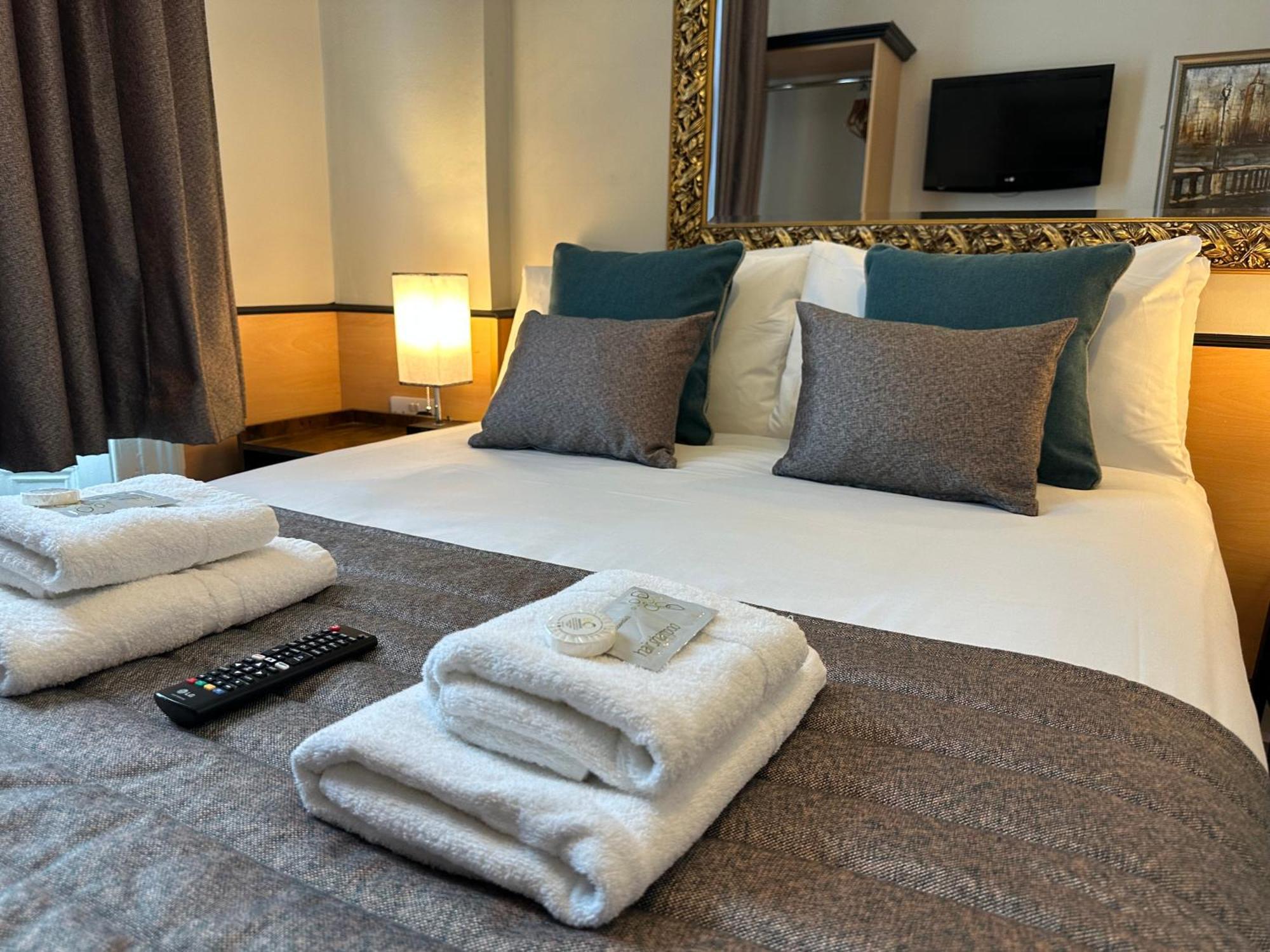 Tudor Court Hotel Лондон Екстер'єр фото