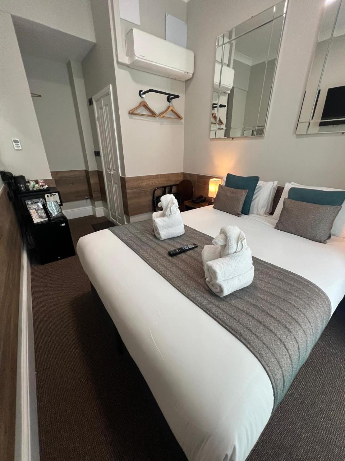 Tudor Court Hotel Лондон Екстер'єр фото