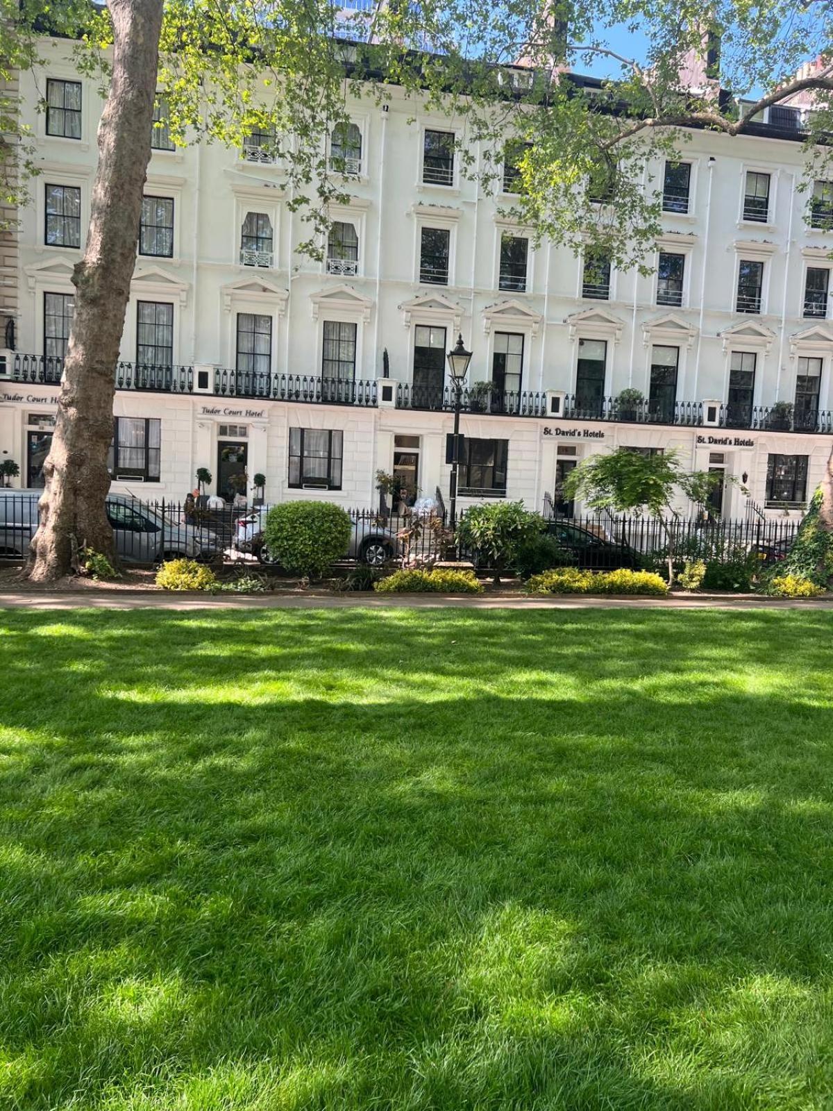Tudor Court Hotel Лондон Екстер'єр фото