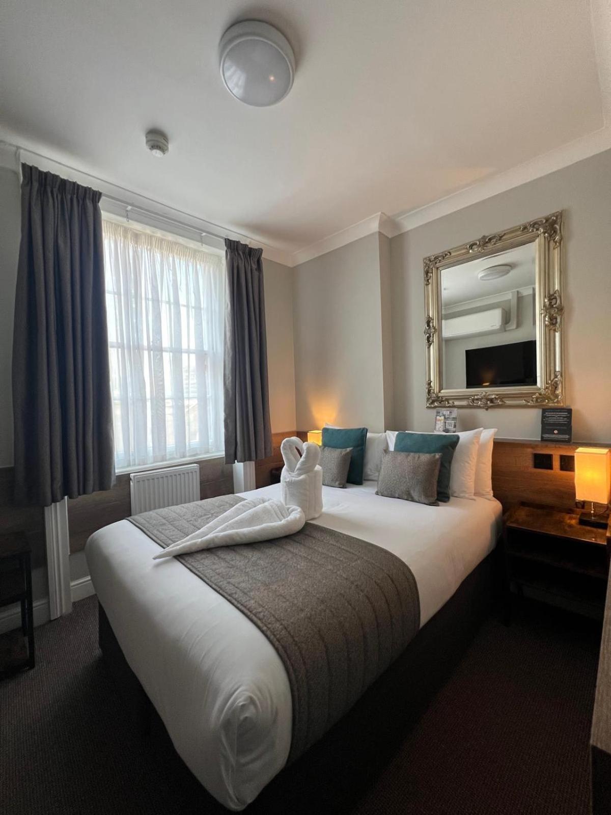 Tudor Court Hotel Лондон Екстер'єр фото