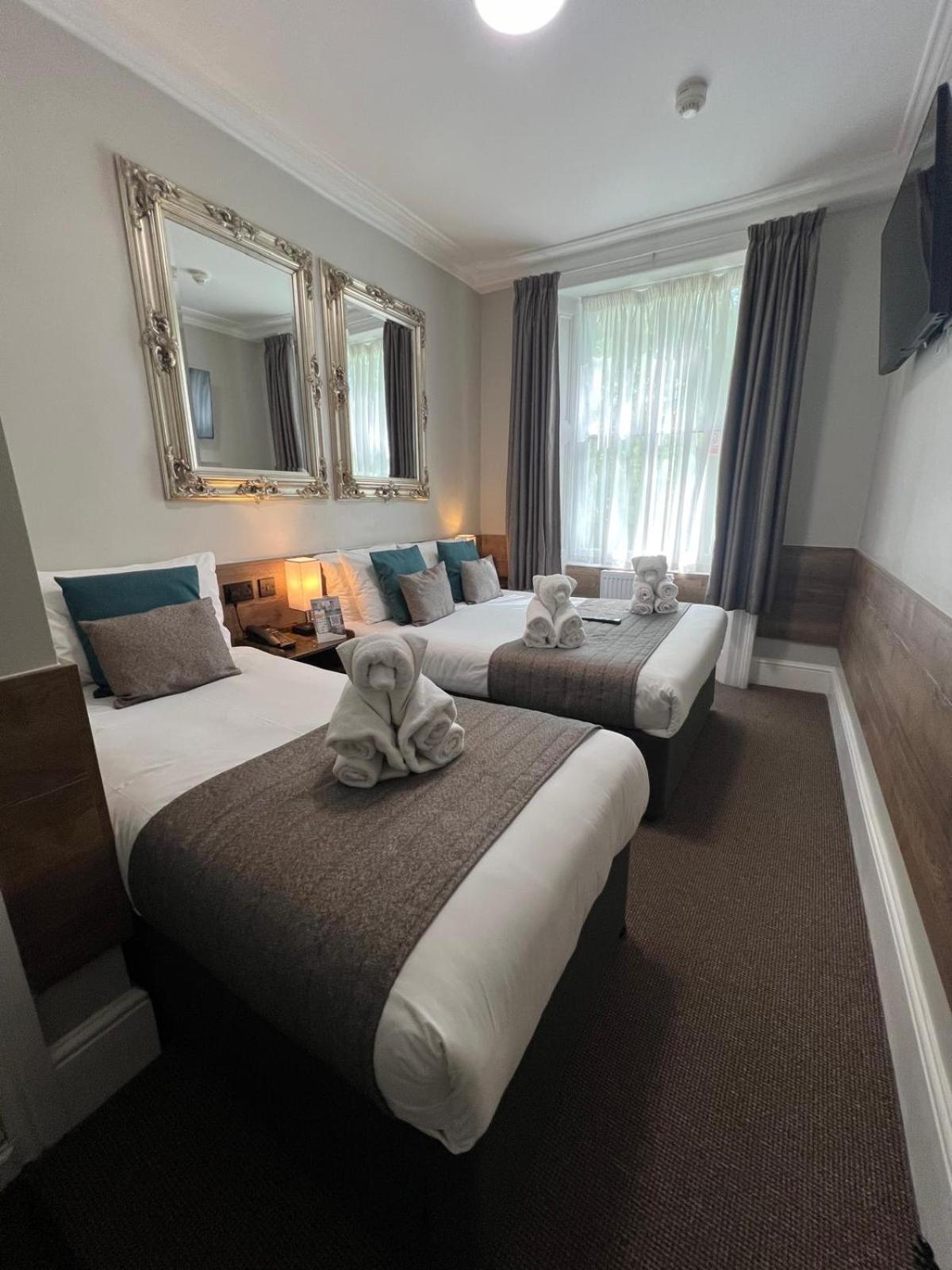 Tudor Court Hotel Лондон Екстер'єр фото