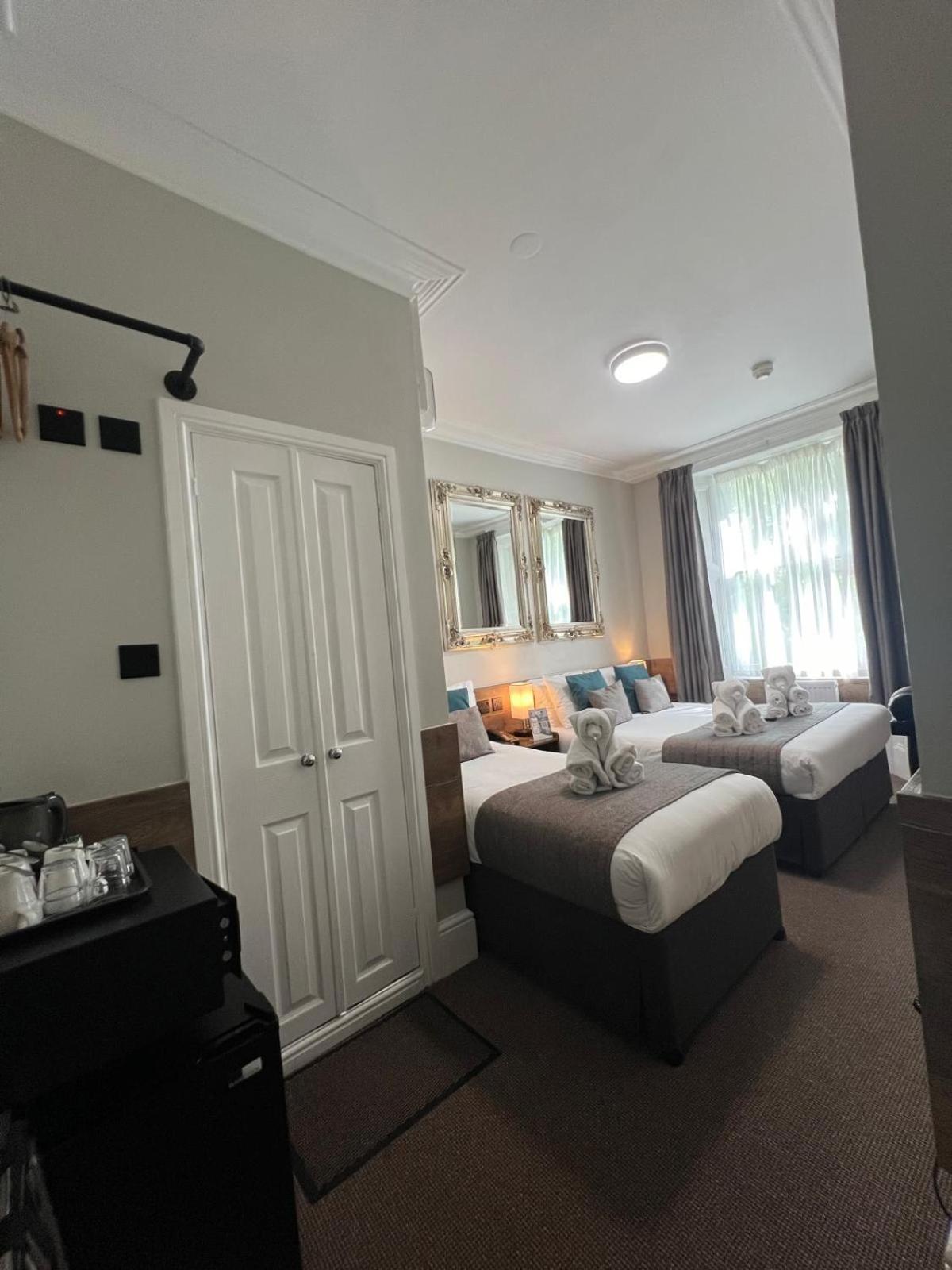 Tudor Court Hotel Лондон Екстер'єр фото