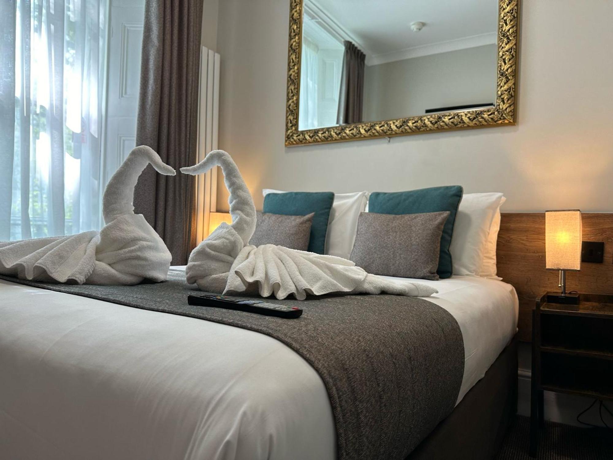 Tudor Court Hotel Лондон Екстер'єр фото