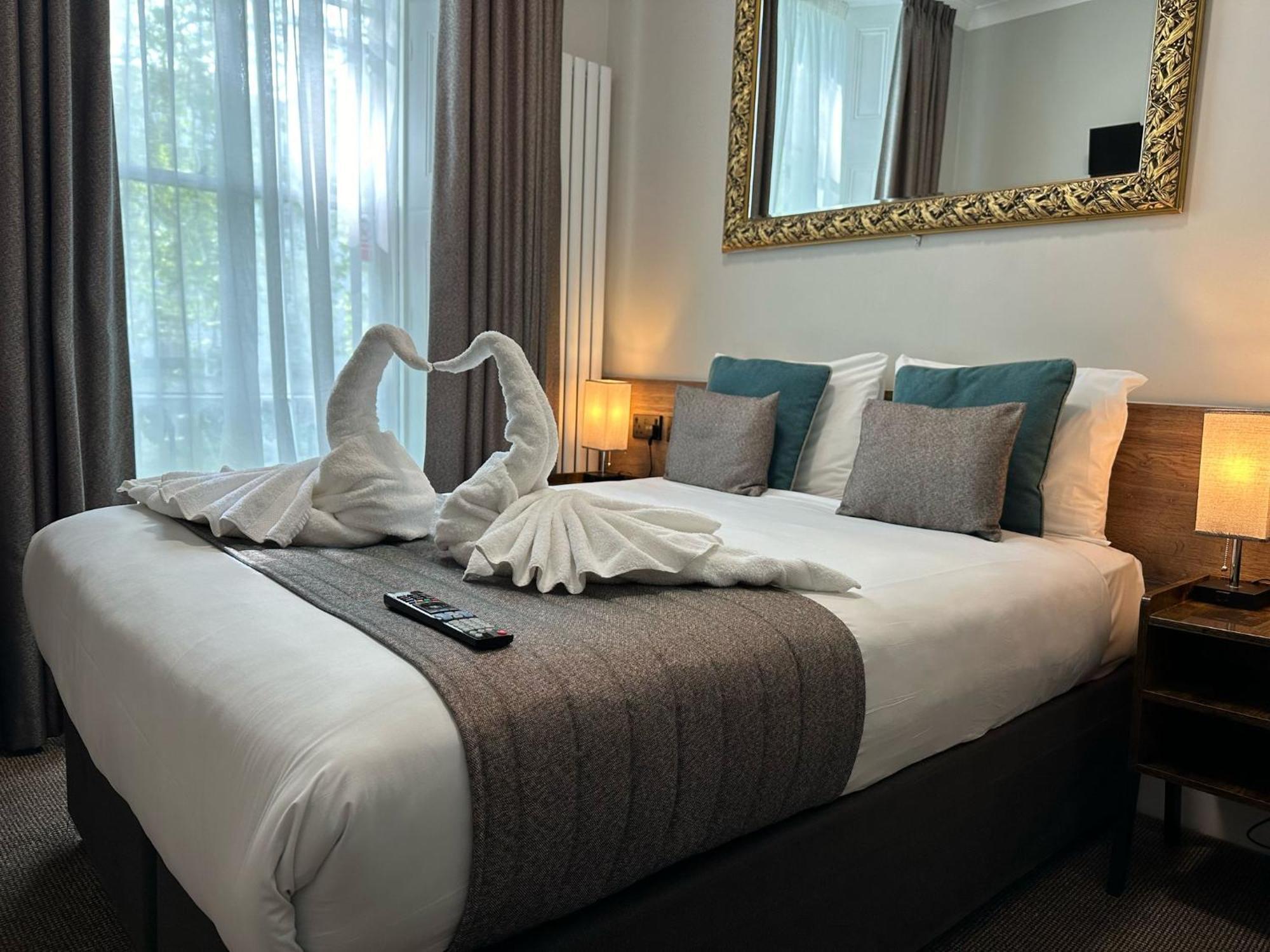 Tudor Court Hotel Лондон Екстер'єр фото